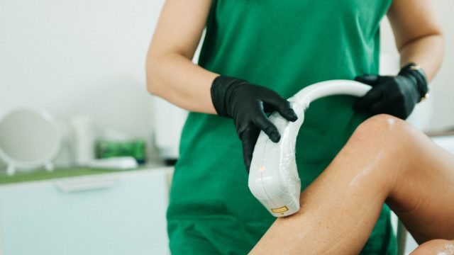 清潔感のある脱毛クリニックでの光脱毛セッション