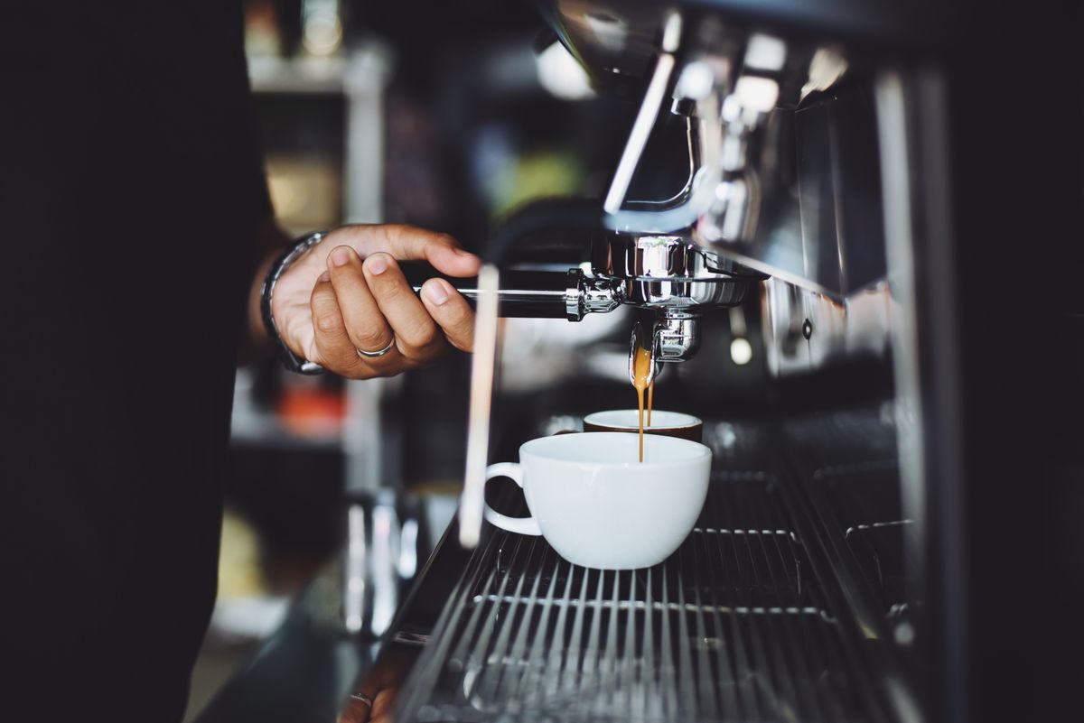 コーヒーカップを手にするひととき