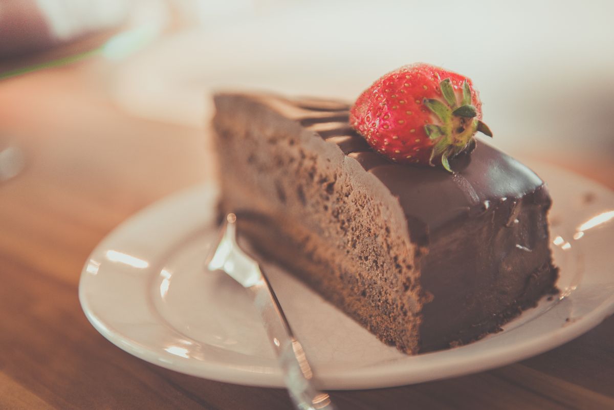 苺がのったチョコレートケーキ|毎月届くスイーツの楽しみ