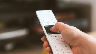 自宅で動画配信を楽しむイメージ