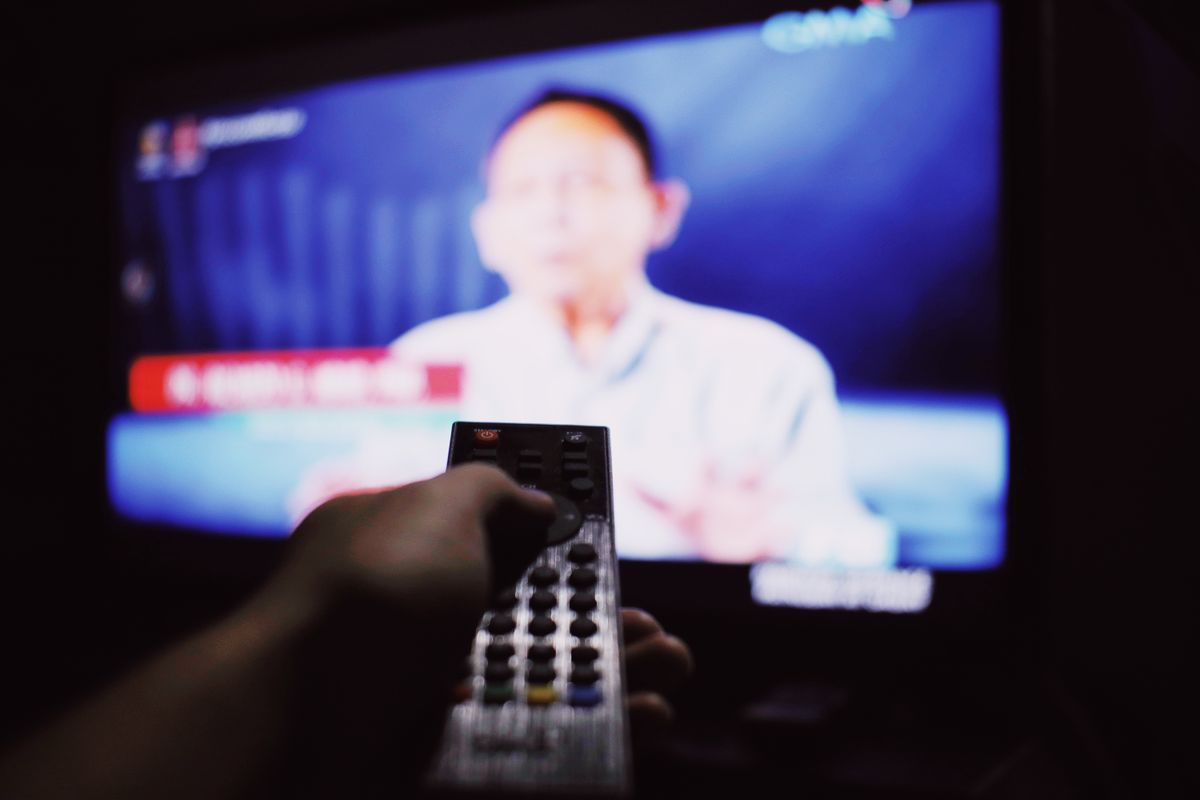 自宅で動画配信を楽しむイメージ