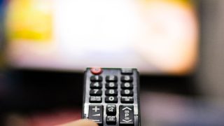自宅で動画配信を楽しむイメージ