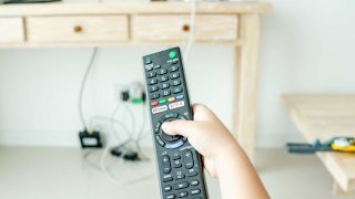 自宅で動画配信を楽しむイメージ