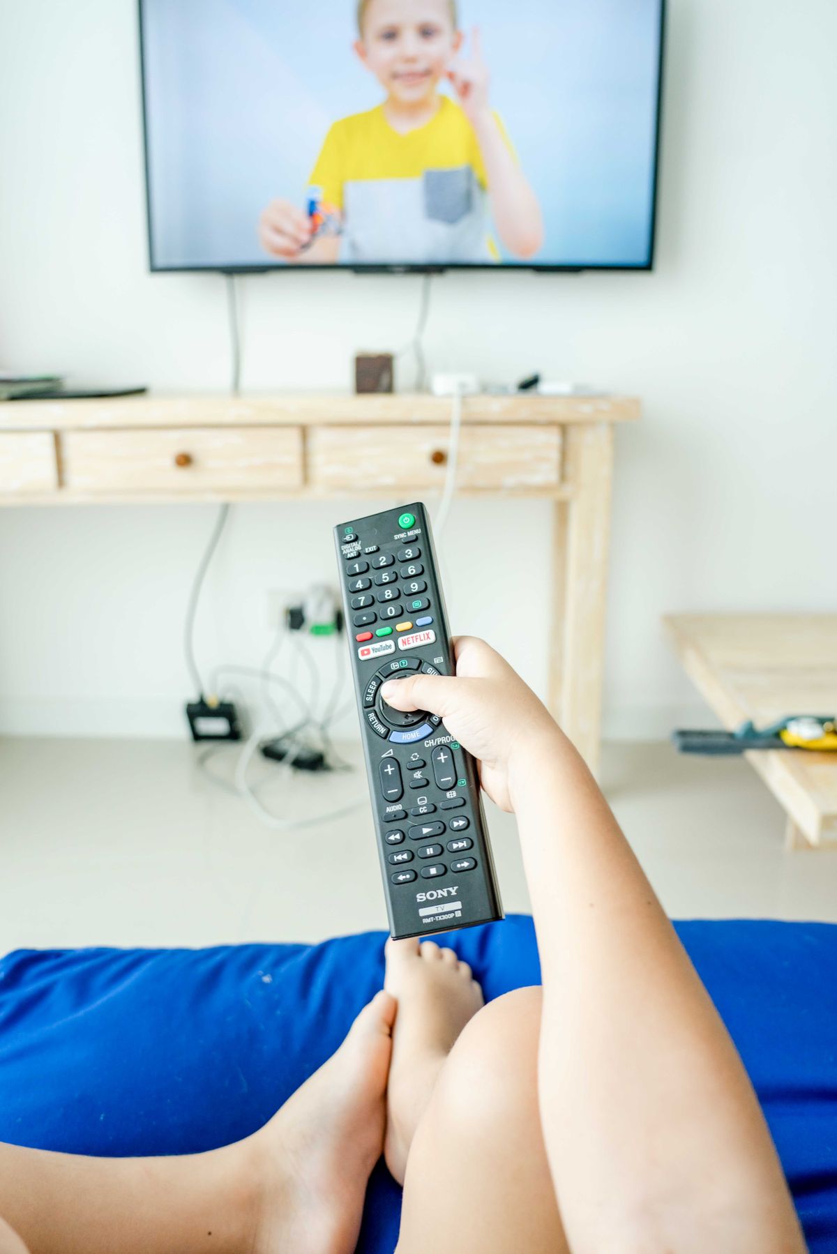 自宅で動画配信を楽しむイメージ
