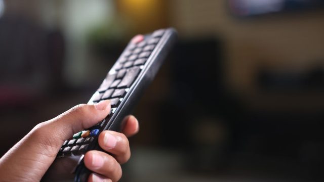 自宅で動画配信を楽しむイメージ